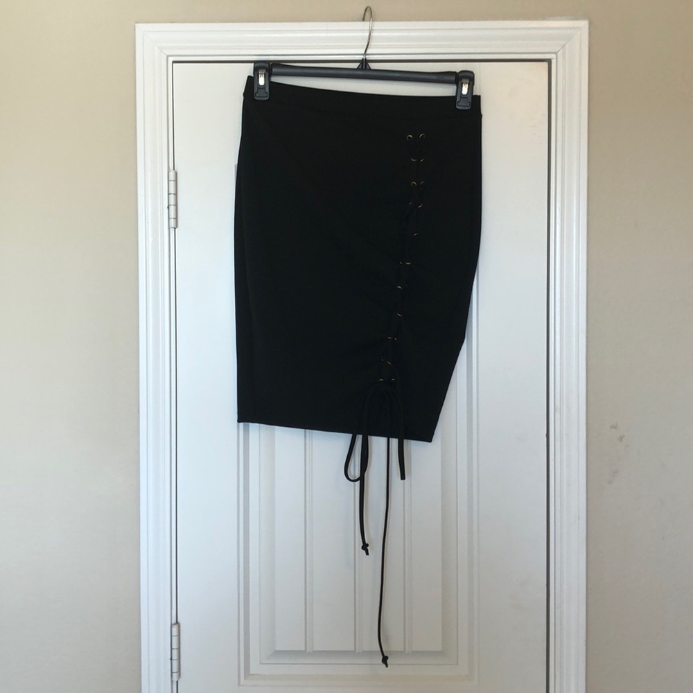 BOOHOO Lace Up Skirt 💕